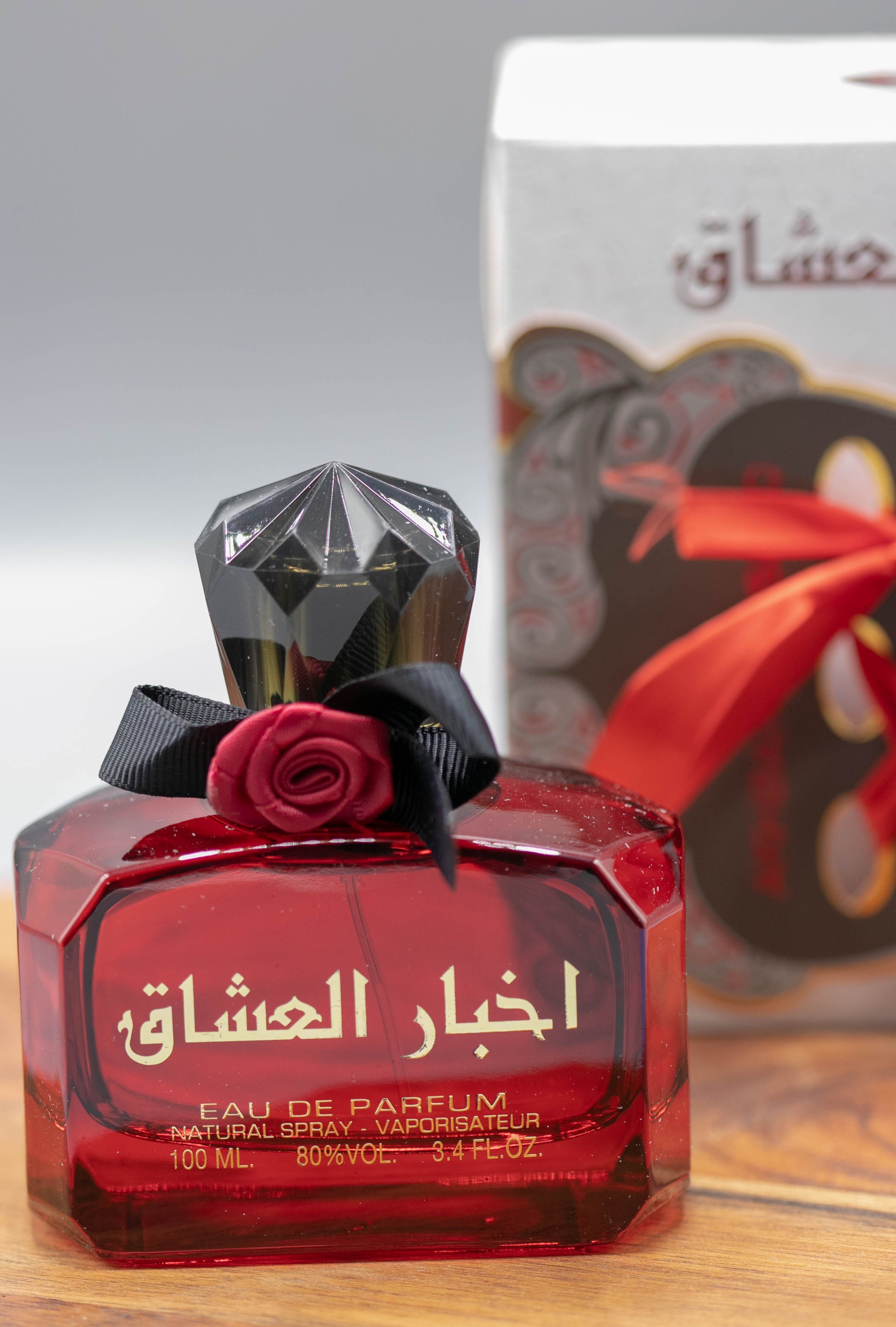 Parfum Akhbar Aloshaq by Lattafa – Oriental Perfume with Spicy, Floral, and Woody Notes

